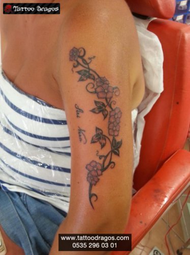 Çiçek Sarmaşık Tattoo