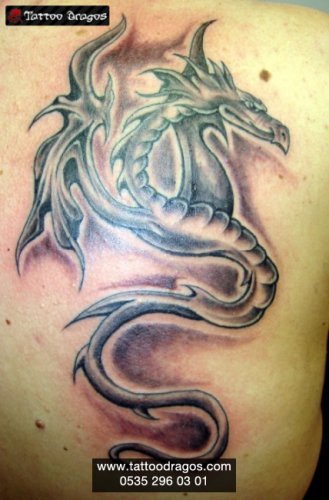 Gölgeli Tribal Dragon Tattoo