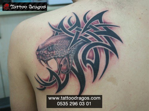 Gölgeli Tribal Yılan Tattoo