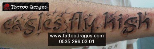 Gölgeli Yazı Tattoo