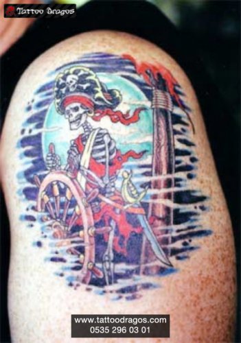 İskelet Korsan Tattoo
