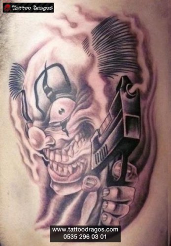 Joker Ve Silah Tattoo