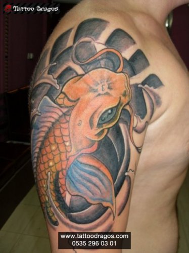 Koi Japon Balığı Tattoo