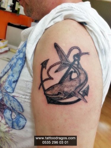 Köpek Balığı Tattoo