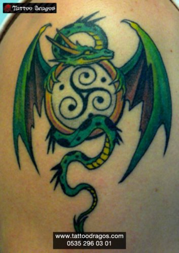 Renkli Dragon Tattoo