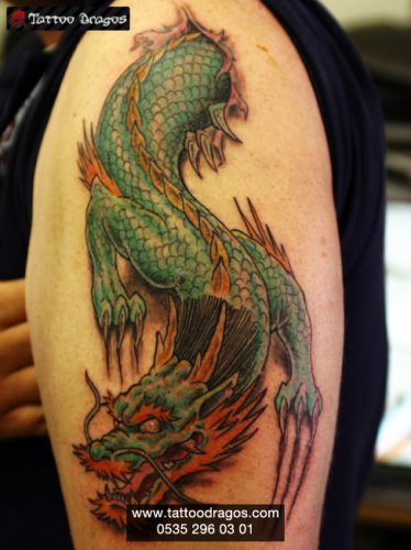 Yırtıklı Dragon Renkli Tattoo