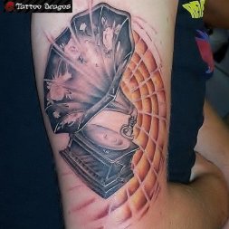 Gramafon Pikap Tattoo