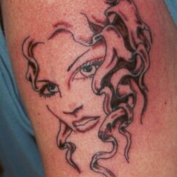 Kadın Tattoo