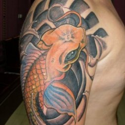 Koi Japon Balığı Tattoo