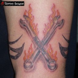 Makine Anahtarı Tattoo