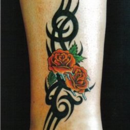 Tribal Çiçek Tattoo